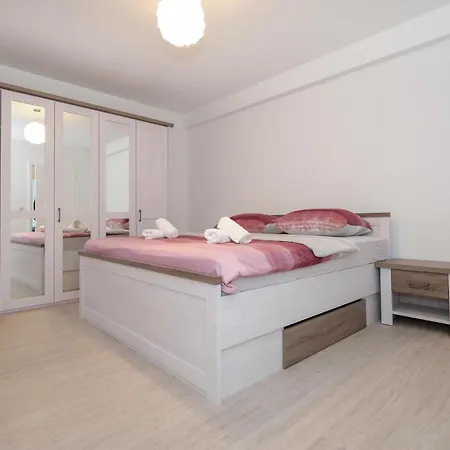 Gorgeous In Appartement Dobropoljana