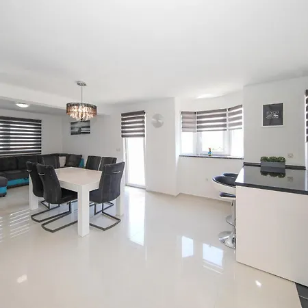 Gorgeous In Apartament *